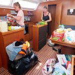 blauwasser_uebernahme_checkliste_charteryacht_salon_chaos